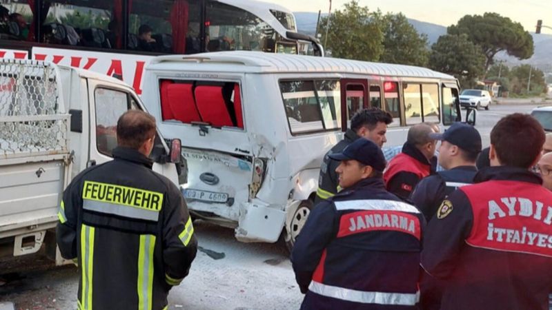 Aydın'da kamyonet servis minibüsüne çarptı: 1 ölü