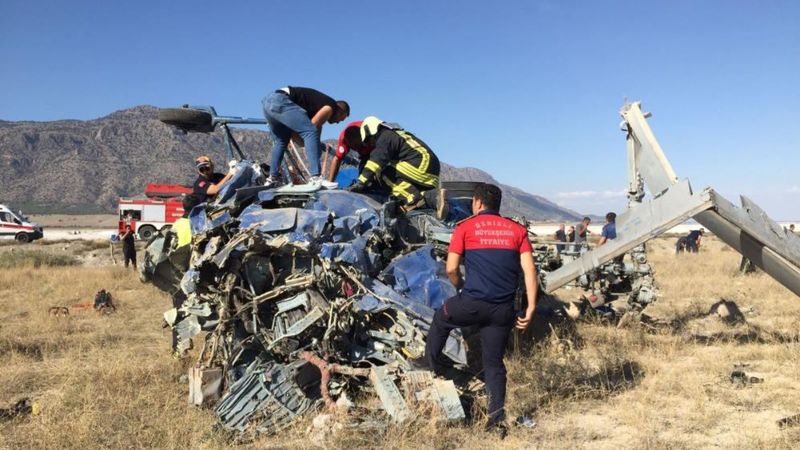 Marmaris yangınını söndürmeye destek veren helikopter düştü