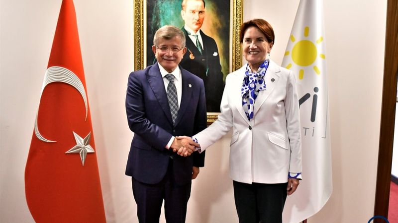 Meral Akşener ve Ahmet Davutoğlu, bir araya geldi