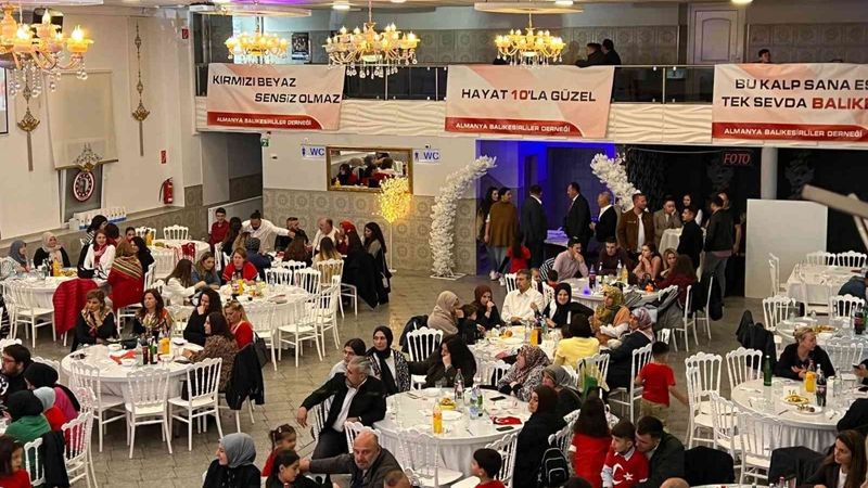 Almanya’da yaşayan Balıkesirliler kurtuluş gününü kutladı