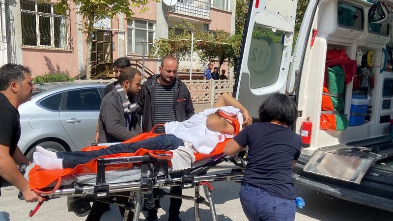 Konya'da ruhsatlı silahını temizleyen adam kendini yaraladı