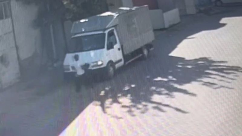 Konya'da çaldıkları çantayı boşaltınca geri yerine koydular