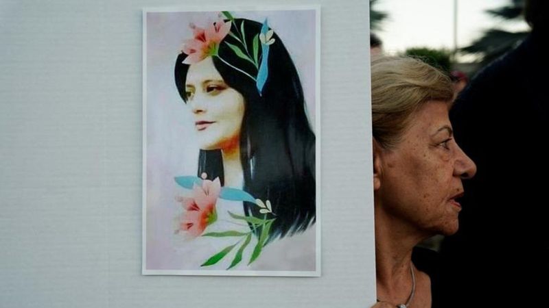 İran'da isyan dalga dalga büyüyor