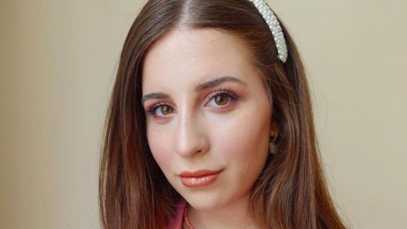 Sihirli Annem'in Çilek'i havuzda aşka geldi! Yakışıklı sevgilisini öpmeye doyamadı...