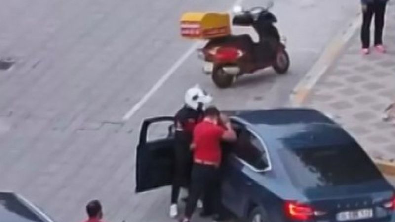 Beylikdüzü'nde iki sürücünün trafikteki yol verme kavgası