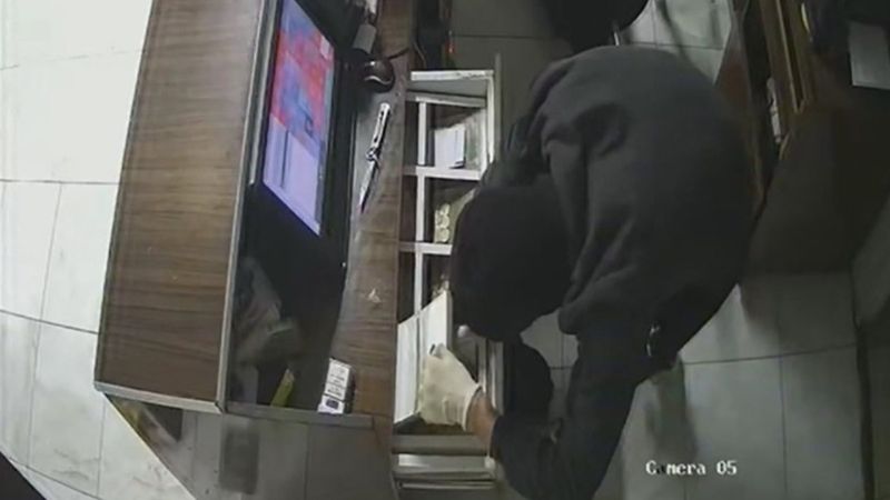 Gaziantep'te hastane kantinindeki maskeli soygun kamerada