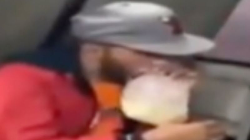 İstanbul'da İETT otobüsünde uyuşturucu çekti