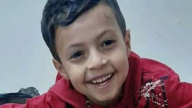 Gaziantep'te ilerleyen otomobil okuldan dönen baba ve oğluna çarptı