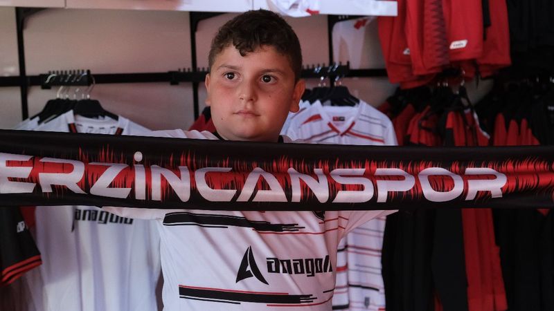 Erzincan'daki maçta çocuk taraftar kendinden geçti