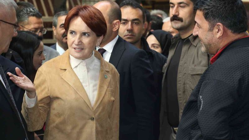Meral Akşener, Ankara’da hal esnafını ziyaret etti