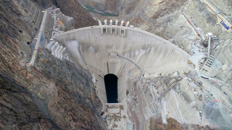 Yusufeli Barajı'nı 8 bin kare ile 7 saniyeye sığdırdılar