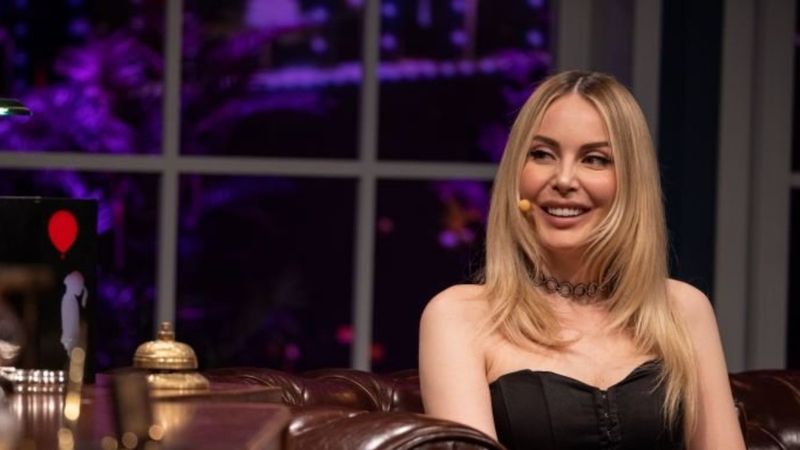 Göğüslerini yaptıran Hande Sarıoğlu transparan giydi... 