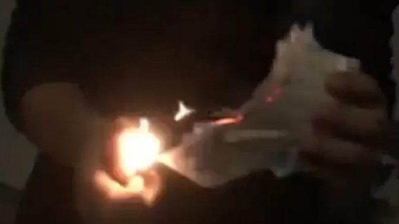 İzmir'de içki masasında Kur’an-ı Kerim’i yakan şahıslara tutuklama