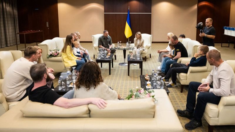 Olena Zelenska, esir değişimi ile Türkiye’ye gelen Azov komutanlarıyla buluştu