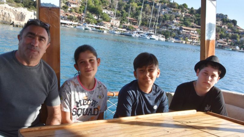 Antalya'da okul yolu 20 mil deniz, 6 kilometre kara yolculuğuyla tamamlanıyor