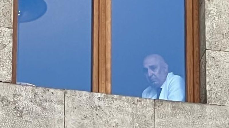 Cumhurbaşkanı Erdoğan'ı camdan izleyen CHP'li: Engin Özkoç