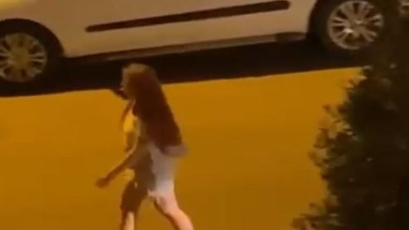 Antalya'da sinir krizi geçiren kadın etrafa taş fırlattı