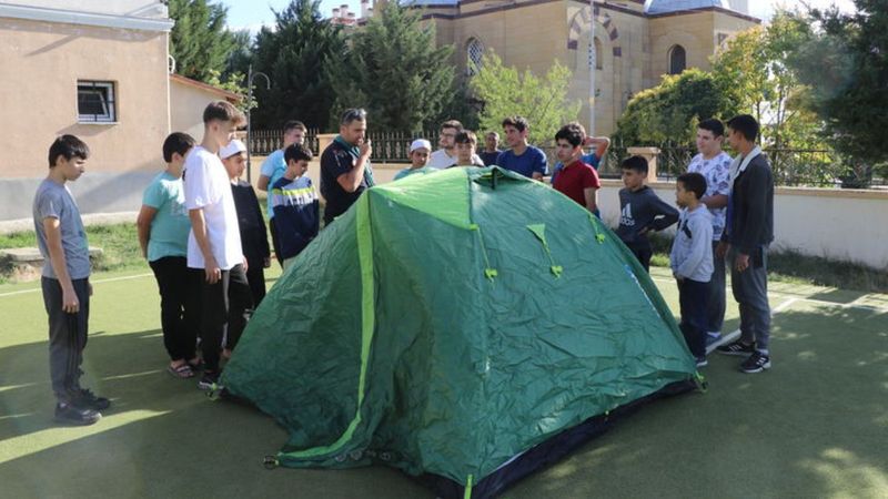 Edirne'de izci imam, gençlere doğa sevgisini aşılıyor