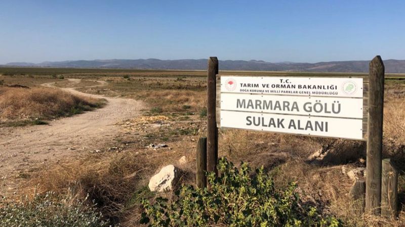 Marmara Gölü'nde tek damla su kalmadı