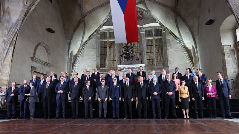 Avrupa Siyasi Topluluğu toplantısında liderler aile fotoğrafı çektirdi