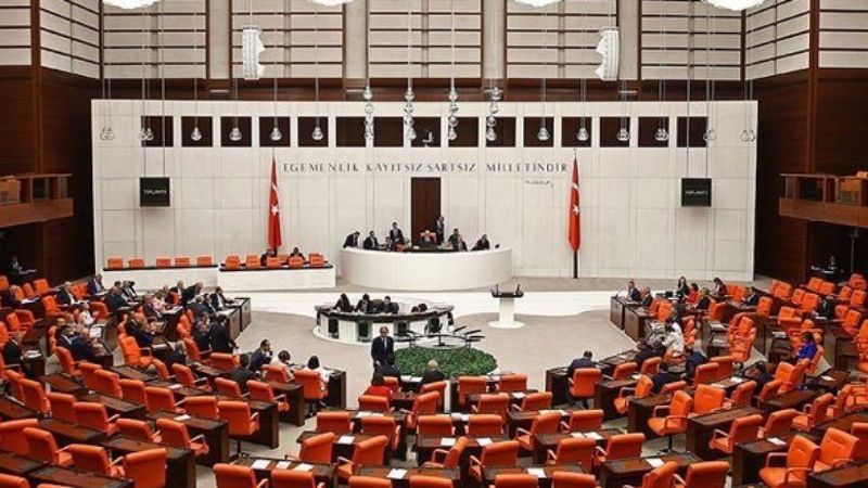 Dezenformasyon ile mücadele teklifinin 12 maddesi daha kabul edildi