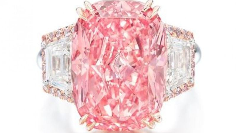 Dünyanın en değerli pembe elmaslarından biri satışa çıkıyor