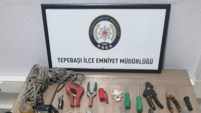 Eskişehir'de kabloları çalan iki hırsız suçüstü yakalandı