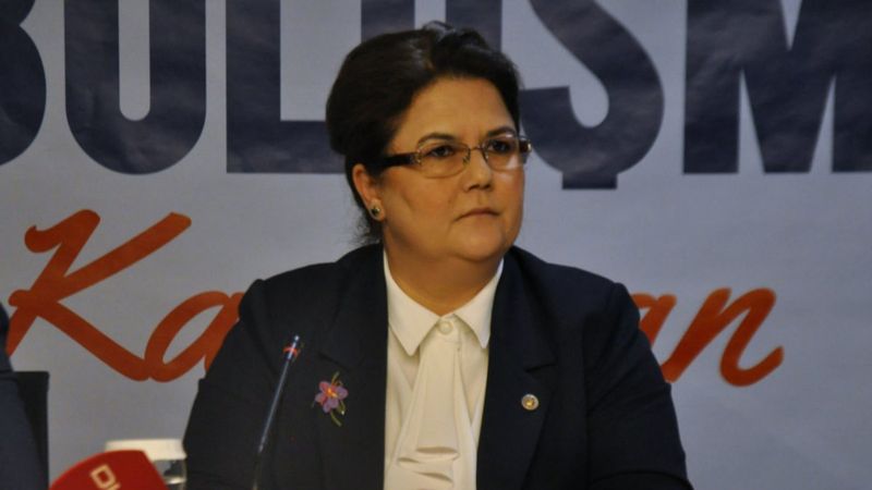 Derya Yanık'tan Kılıçdaroğlu'nun başörtüsü yasası teklifine eleştiri