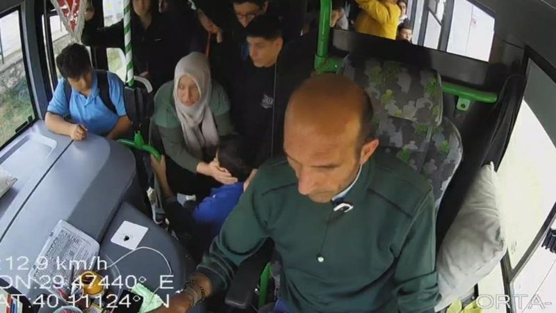 Bursa'da otobüs şoförü fenalaşan yolcuyu hastaneye yetiştirdi