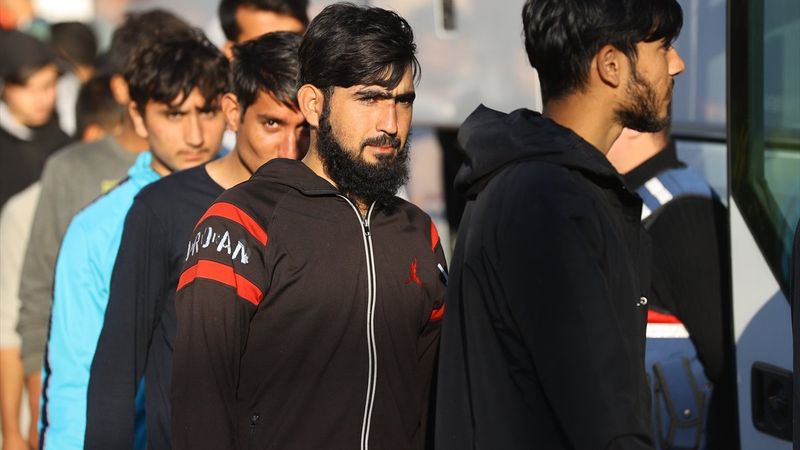 Sınır dışı edilen düzensiz göçmen sayısı açıklandı