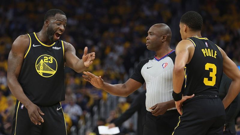 Draymond Green, takım arkadaşı Jordan Poole'a yumruk attı