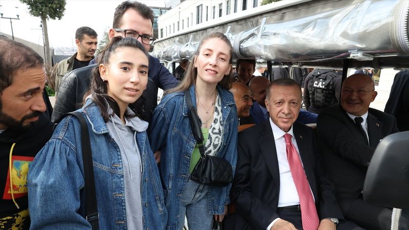 Cumhurbaşkanı Erdoğan'a İstanbul'da yoğun ilgi