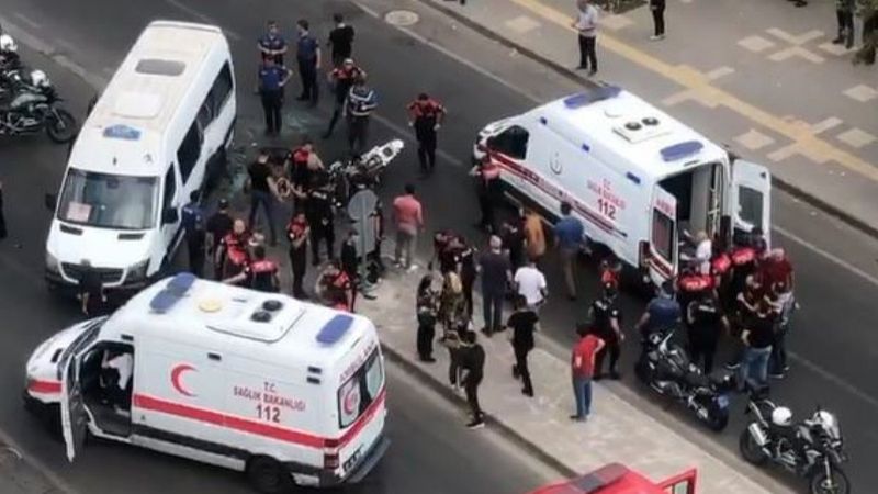 Diyarbakır’da, Yunus ekibi ile minibüs çarpıştı: 2 polis yaralı