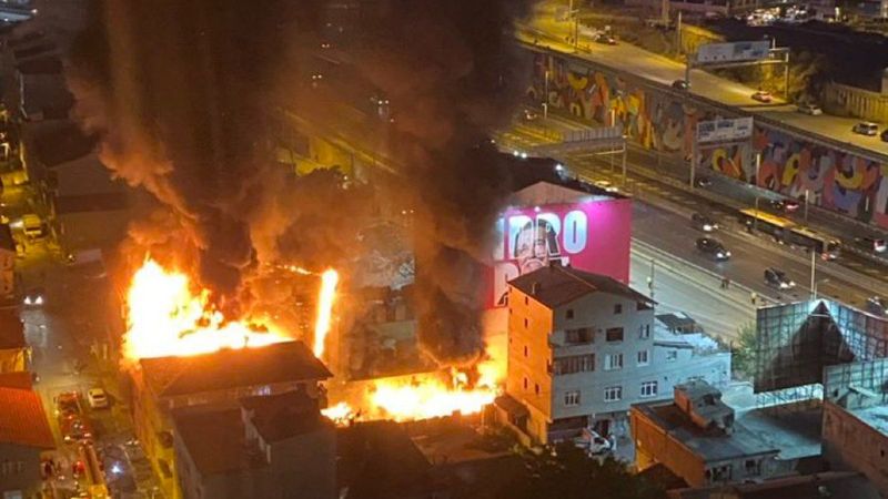 Kadıköy’de bir binada patlama yaşandı