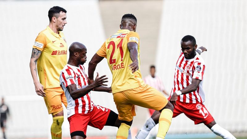 Ümraniyespor ile Kayserispor berabere kaldı