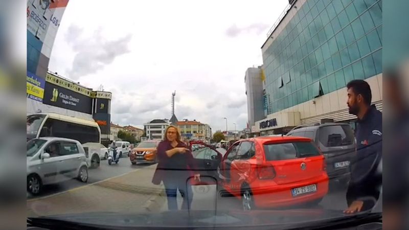 İstanbul'da trafik magandası kadın sürücü, sınırları zorladı