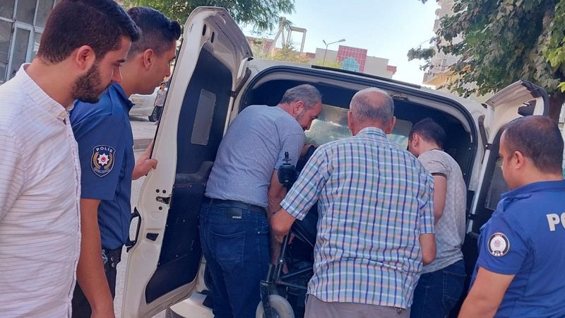 Siirt'te polisten engelli gence yardım eli