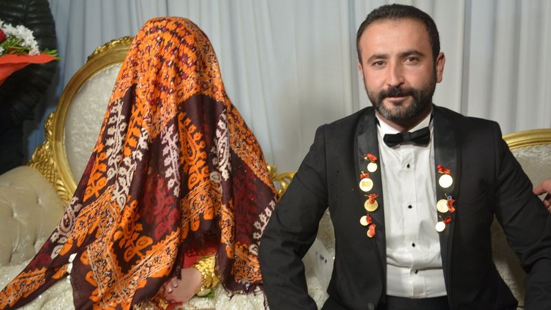 Hakkari’de aşiret düğününe 10 bin kişi katıldı