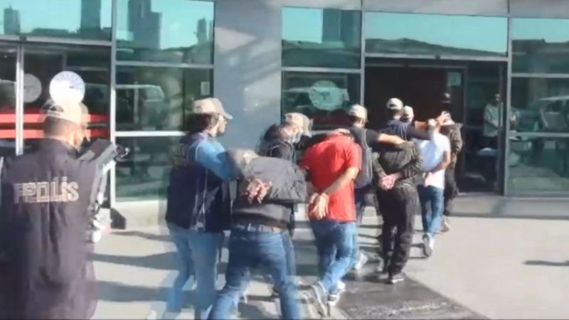 İstanbul'da terör operasyonunda 12 kişiye gözaltı