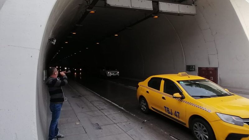 İstanbul'da zurnadan komşuları rahatsız oldu: Tünelde çalmaya başladı