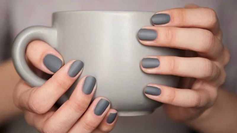 Sonbahar aylarında sürebileceğiniz en güzel oje renkleri! İşte tırnakları ışıl ışıl yapmak için yöntemler