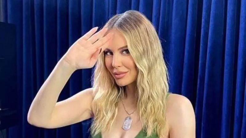 Hande Sarıoğlu meşhur taytını giydi, gören bayıldı! 