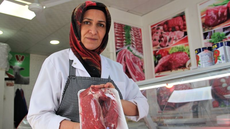 Elazığ'da et yemeyen vejetaryen kadın kasap