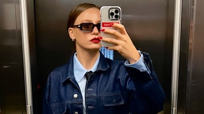 Serenay Sarıkaya'nın asansör pozu