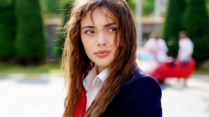 İç çamaşırsız pozuna beğeni yağdı! Duy Beni dizisinin Ekim'i Rabia Soytürk'ten süper minili poz