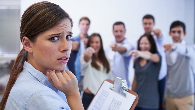 Utangaçlık nasıl aşılır? İşte psikolojiye göre 4 yol...