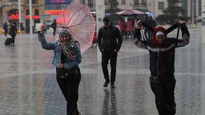 İstanbul için meteorolojiden fırtına uyarısı geldi