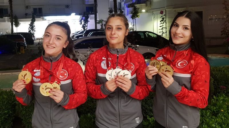 Genç haltercilerden Avrupa'da 6'sı altın 9 madalya