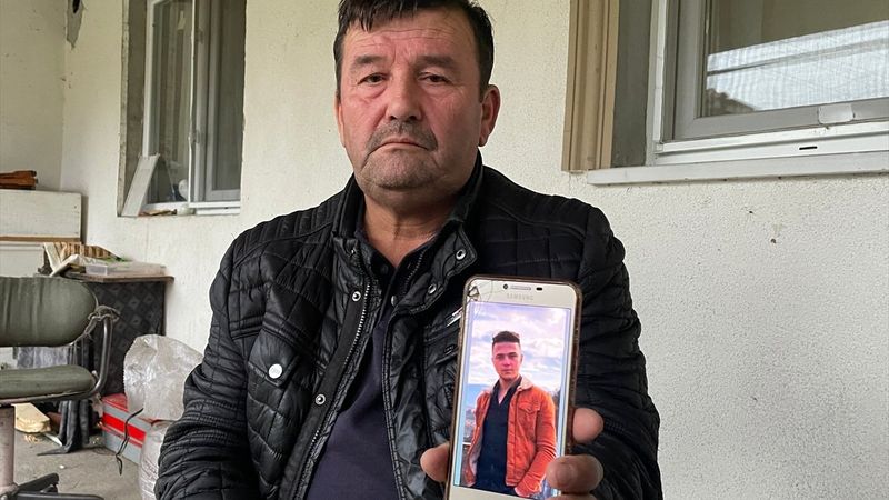 Maden ocağında şehit olan oğlunu gülen yüzüyle yad ediyor