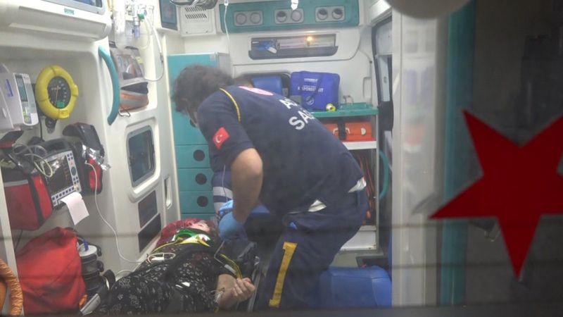 Bursa'da oğluyla tartışan kadın terastan düştü